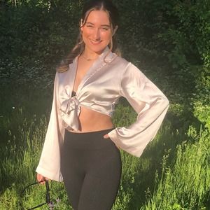 Meet your Posher, Emanuelle